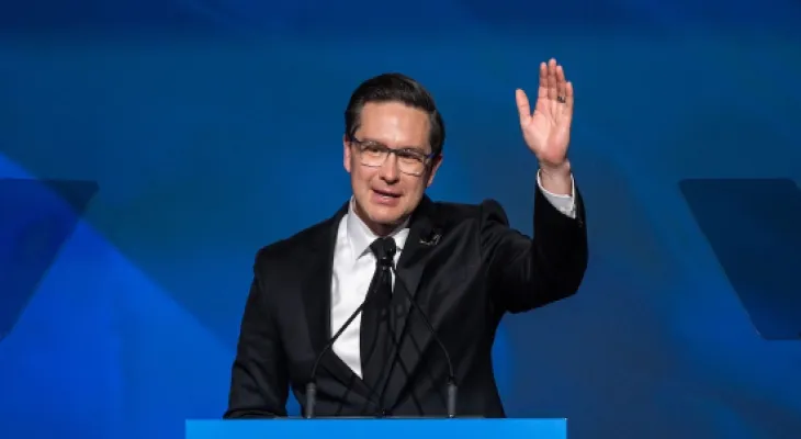 Le chef de l'opposition canadienne promet de réduire le nombre d'immigrants dans le pays s'il remporte les élections.