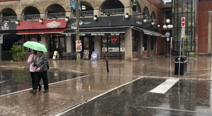 The Canadian environment warns of rain showers and a thunderstorm in Ottawa today, Saturday.