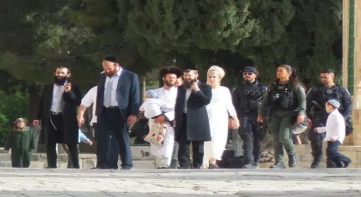 Israeli settlers storm Al-Aqsa Mosque