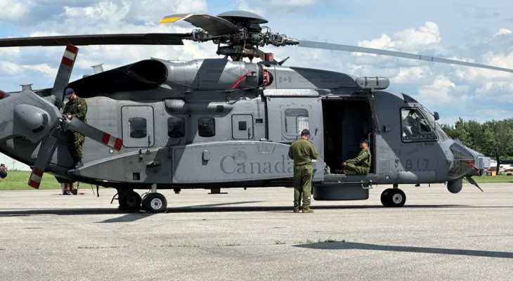 "Voler vers de nouveaux horizons"... Spectacle aérien spécial pour célébrer le centenaire de la création de l'Aviation royale canadienne lors de la Journée nationale