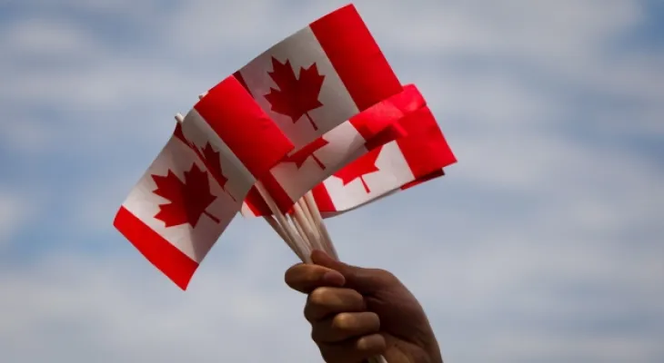 À l'approche des célébrations de la "Journée du Canada"... que symbolisent les couleurs rouge et blanc dans le drapeau ?