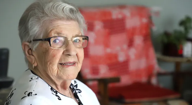 "Elle est toujours occupée à 105 ans"... Les plus grands secrets des « super-centenaires » au Canada