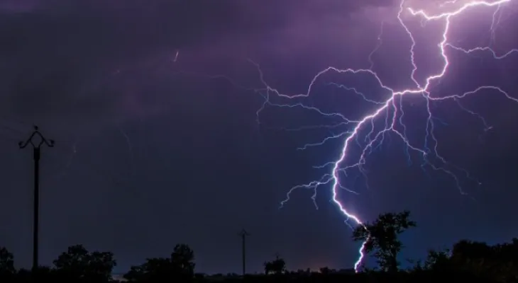The Canadian Environment issues a warning about bad weather conditions across Quebec.