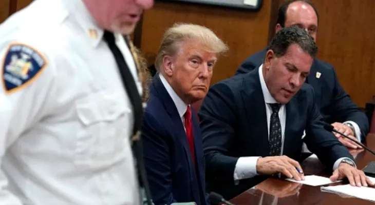 La Cour suprême américaine statue sur l'immunité de Trump contre les poursuites pour ses actes officiels.
