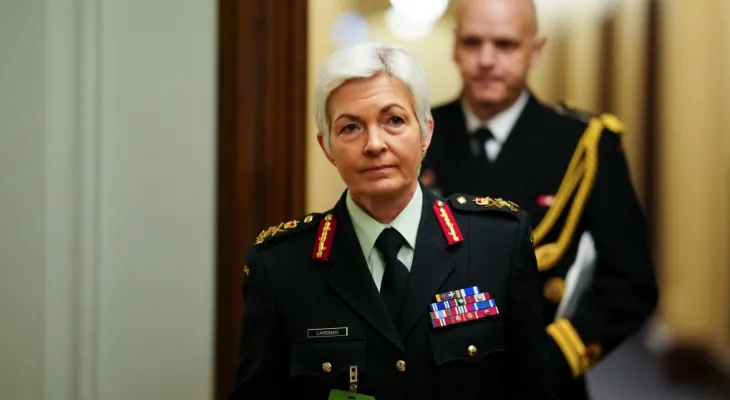 "La première femme à occuper ce poste élevé"... Nomination du général Jenny Carignan en tant que Chef d'état-major de la Défense canadienne