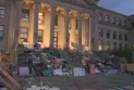 Étudiants manifestants en soutien aux Palestiniens terminent leur campement à l'Université d'Ottawa