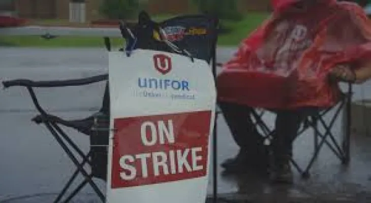 Protesters at a medical equipment factory in Ottawa: the strike shows no end in sight.