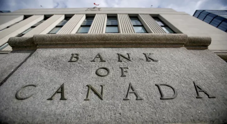 Survey: Companies and consumers expect an economic slowdown next year.