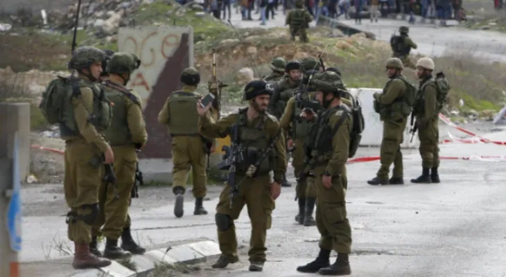 The occupation arrests 20 Palestinians from the West Bank.