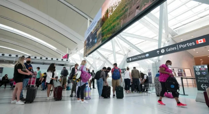 Poursuite de la hausse des prix des billets d'avion par rapport à l'année dernière et au-dessus des niveaux d'avant la pandémie de coronavirus.