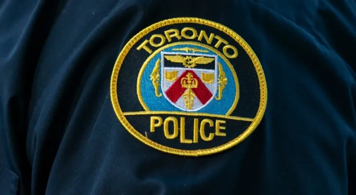 La police de Toronto arrête sept personnes dans le cadre d'une enquête mondiale sur la fraude visant des groupes criminels en Afrique de l'Ouest.