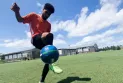 La jeune star du football d'Ottawa voyage à Dubaï pour rejoindre le club Al Qabailah.