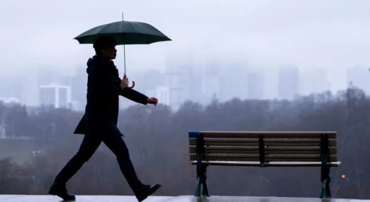 The Canadian environment warns of severe thunderstorms hitting Toronto.