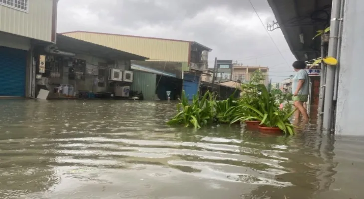 Closure of schools and government offices in Taiwan today due to Typhoon Jimmy