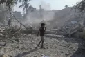 Au moins 30 Palestiniens tués, dont des enfants, lors d'un raid aérien israélien visant une école abritant des déplacés à Gaza.