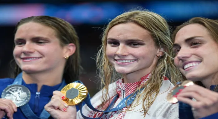La natation dorée Macintosh aide le Canada à surmonter le scandale de « l'espionnage »