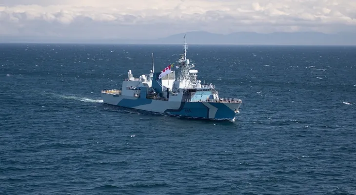 L'armée canadienne fait face à un navire de recherche chinois dans l'Arctique et avertit que les concurrents "explorent" les infrastructures.