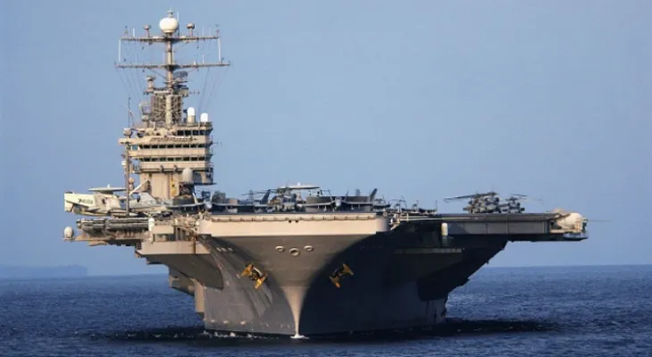 Le porte-avions américain Abraham Lincoln se dirige vers le Moyen-Orient