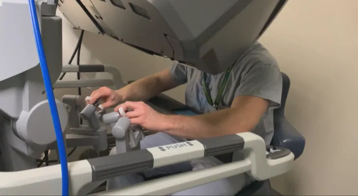 A surgeon from Alberta performs the first kidney transplant with robotic assistance in Canada.
