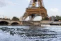 Départ de la course de relais mixte de triathlon olympique avec la natation dans la Seine au milieu des inquiétudes concernant la qualité de l'eau