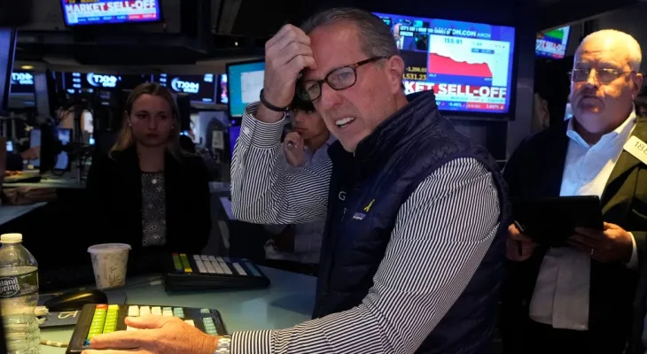 Dow Jones drops 760 points and Japanese stocks record their worst collapse since 1987 amid concerns about the U.S. economy.