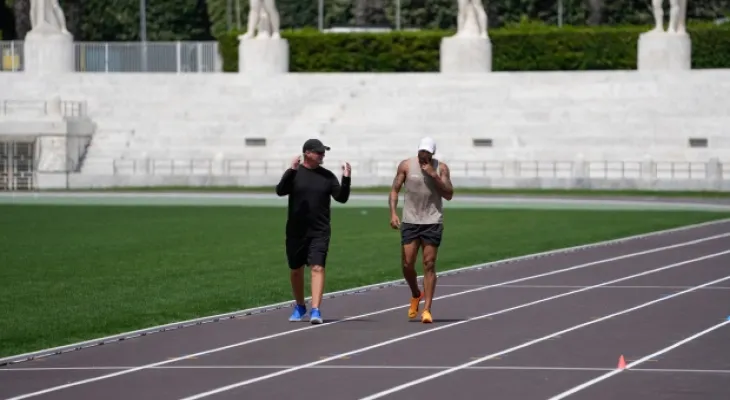 The Canadian Olympic Committee withdraws the accreditation of De Grasse's coach, Rana Reider