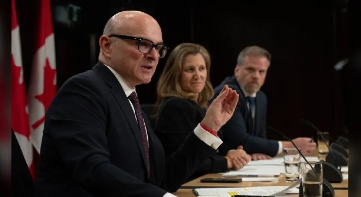 Ottawa envisage d'apporter certaines modifications pour réduire le nombre de travailleurs étrangers temporaires au Canada