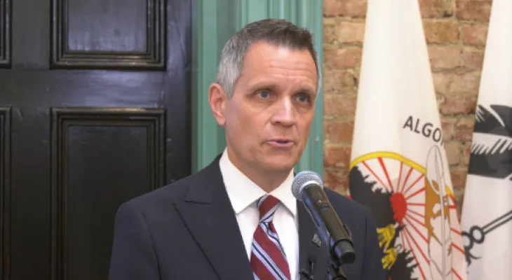 Mark Sutcliffe is intensifying his efforts in the battle for transportation funding with the federal government, asking Ottawa residents to sign a petition.