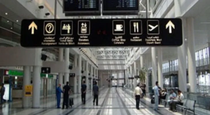 How does Beirut airport operate after the power outage in Lebanon completely?