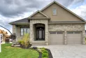 Dans le contexte de la réduction du revenu minimum au Canada le mois dernier... combien devez-vous gagner pour pouvoir acheter une maison ?