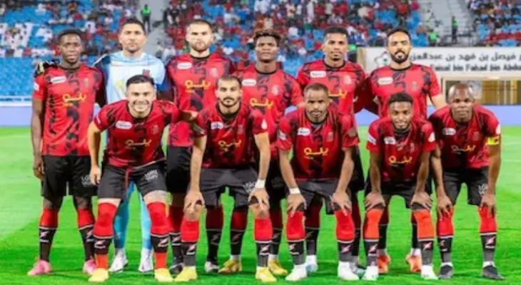 Al-Riyadh Saudi Arabia signs contract with the captain of the Canada national team.