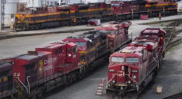 Growing calls for the federal government to prevent a shutdown of rail services