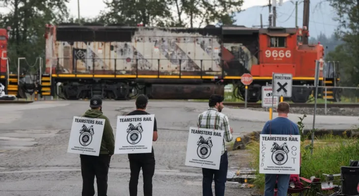 Truck drivers challenge the minister's move to resume rail service amid the ongoing closure of CPKC.