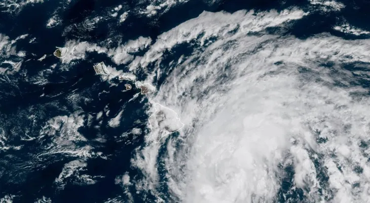 Renforcement de la tempête tropicale "Hoon" pour devenir un ouragan de catégorie un à l'approche de Hawaï