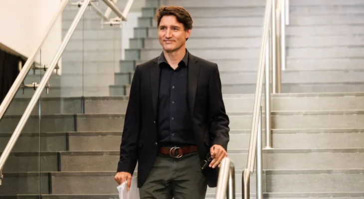 Le Canada prévoit de réduire le nombre de travailleurs étrangers temporaires et d'étudier la réduction des objectifs d'immigration.