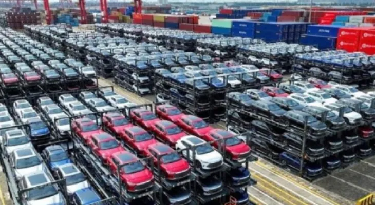 Les marchés asiatiques en repli après que le Canada ait imposé des droits de douane sur les véhicules électriques chinois
