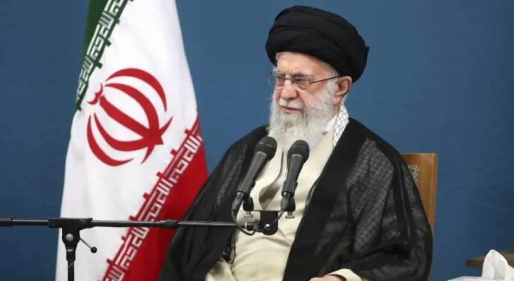 Le guide suprême iranien ouvre la porte aux négociations avec les États-Unis concernant le programme nucléaire de Téhéran