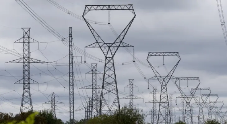 L'Ontario envisage d'acheter 5000 mégawatts d'énergie et d'interdire la construction de fermes solaires sur les terres agricoles.