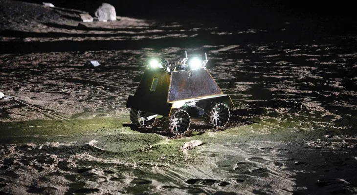 For the first time in history, a Canadian space agency participates in exploring the water ice on the Moon.