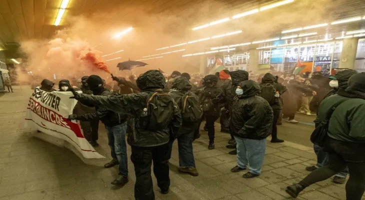 Trudeau condemns violence in Montreal and protesters accuse police of using violence to disperse them.
