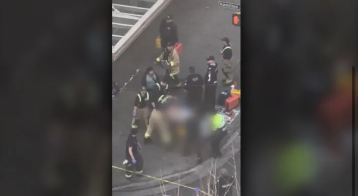Stabbing attack in downtown Vancouver: multiple injuries and confrontation with police