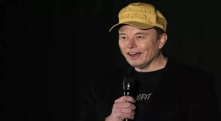 Elon Musk attacks Trudeau and describes him as an unbearable tool.