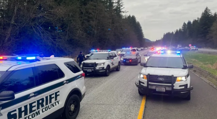 Arrestation d'un suspect après le vol d'une voiture au Canada et une course-poursuite à travers la frontière vers les États-Unis