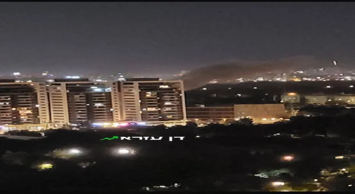 The Hebrew media confirms: A ballistic missile coming from Yemen targeted the Ramat Afal base in Ramat Gan and smoke was seen coming from it.