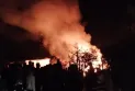 Les avions d'occupation ciblent les tentes des déplacés dans la région de Al-Mawasi à Khan Younis, au milieu des tentatives de maîtriser les incendies.