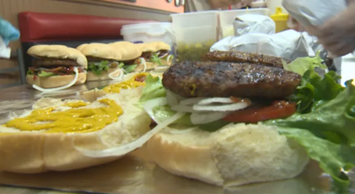The "Flip'n Burgers" restaurant is offering hundreds of free meals in support of the Kensington community in Calgary.