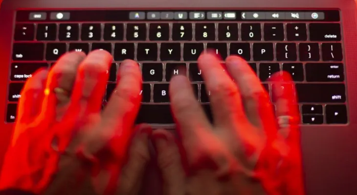L'augmentation de l'exploitation des enfants en ligne suscite l'inquiétude des autorités canadiennes : besoin de lois strictes pour les protéger