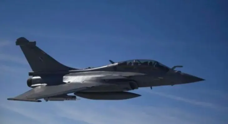 لأول مرة منذ عامين.. la France bombarde des sites en Syrie