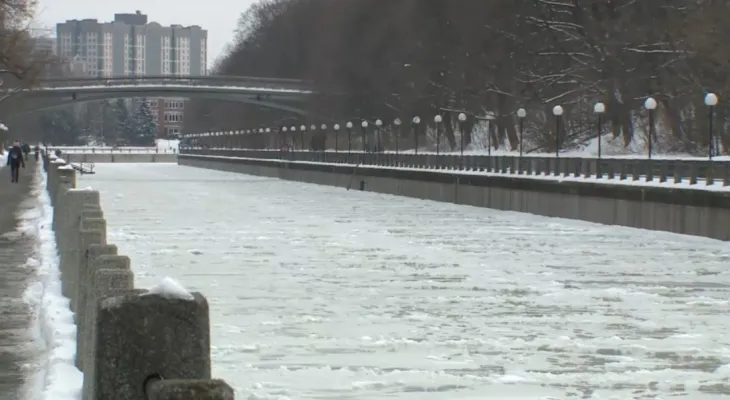 Début hivernal de l'année 2025 à Ottawa : chute de neige et forte baisse des températures