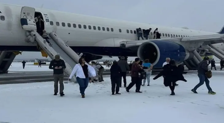 Évacuation d'un avion Delta à l'aéroport d'Atlanta après un problème moteur et 4 passagers blessés